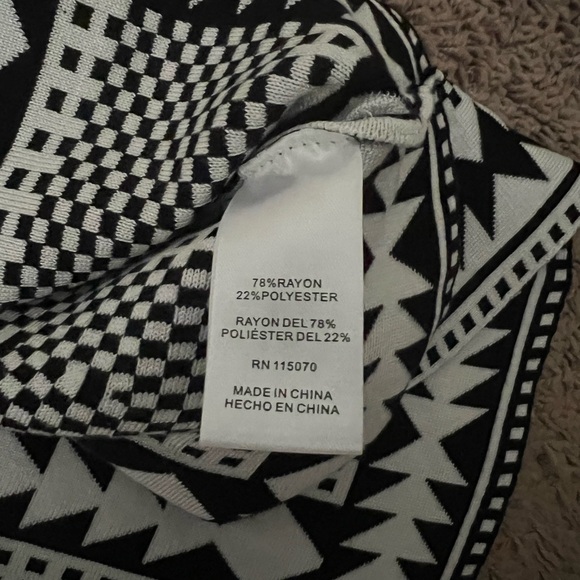 ❌SOLD❌ Black white geometric midi dress size medium - Picture 4 of 5